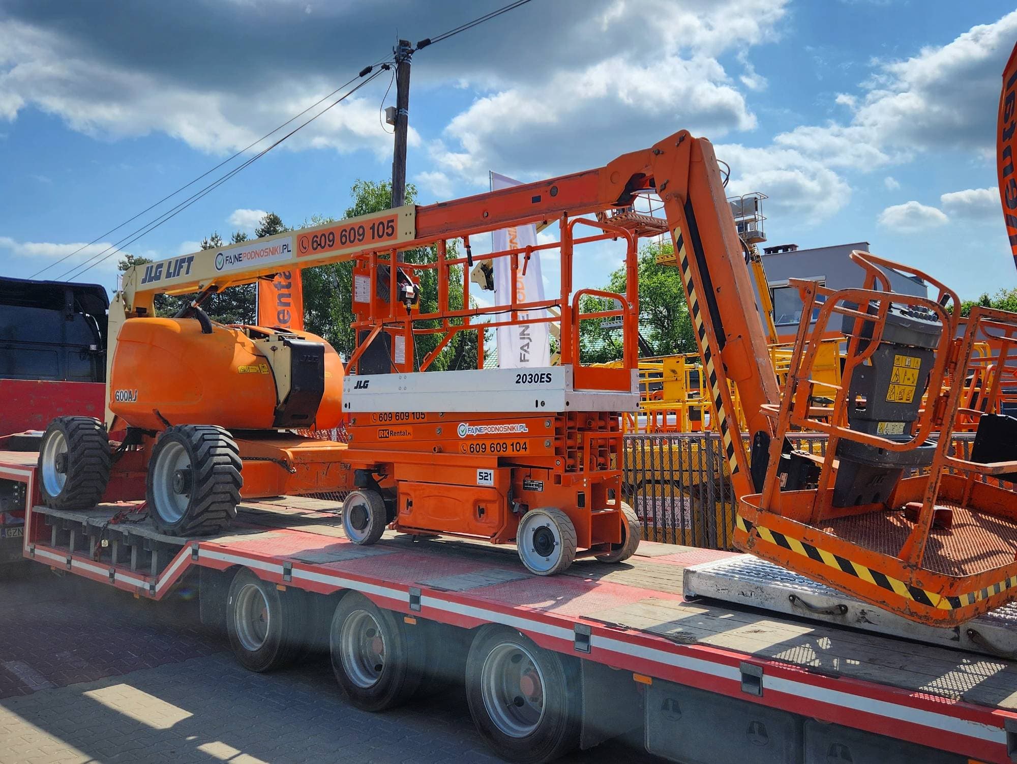 Realizacja zamówienia — podnośnik przegubowy JLG 600AJ (20 m, 4x4) i nożycowy elektryczny JLG 2030ES (8 m) na naczepie RK Rental