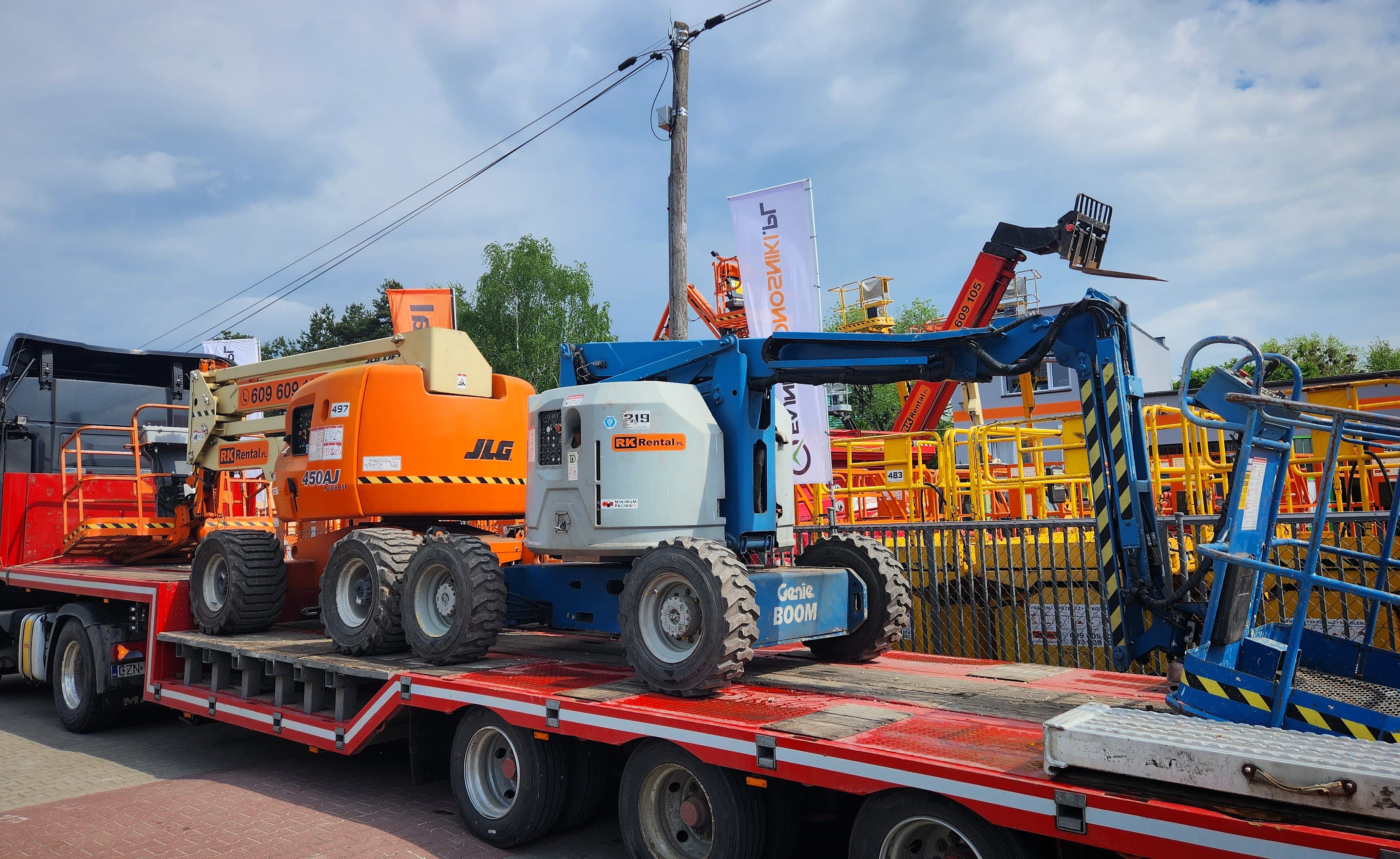 JLG 450AJ (16 m) and Genie Z-34 (12 m) diesel 4x4 articulating boom lifts from RK Rental loaded onto a low-loader trailer before dispatch for long-term rental to a customer in Gorzów Wielkopolski
