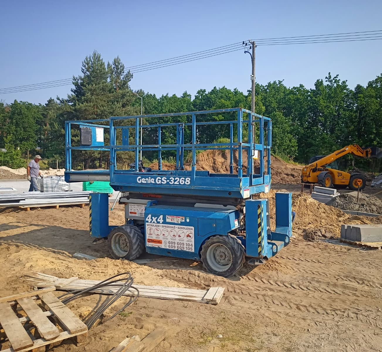 Genie GS-3268 rough terrain scissor lift (12 m, 4×4) from RK Rental on a construction site in Mogilno